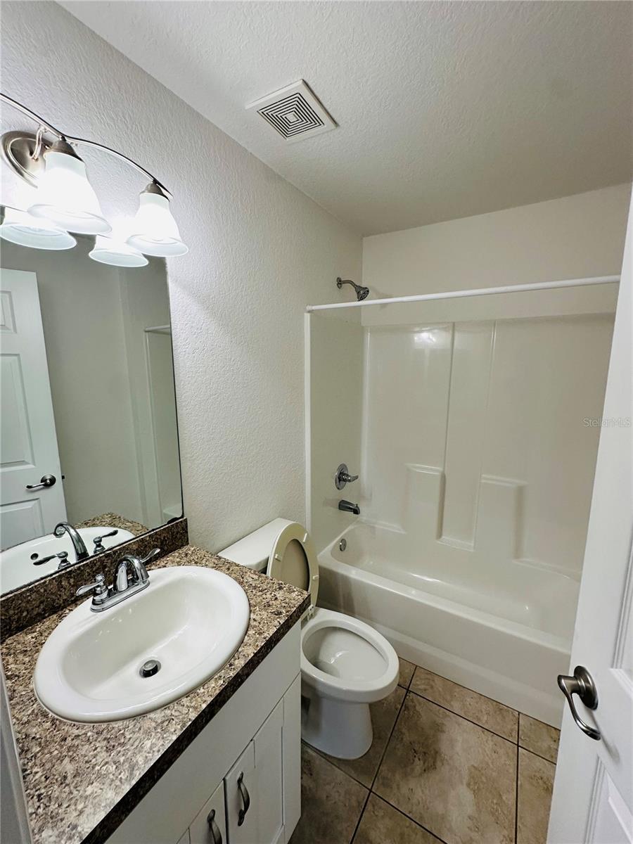 SILVER SPGS SHORES UN 21 - Residential Lease