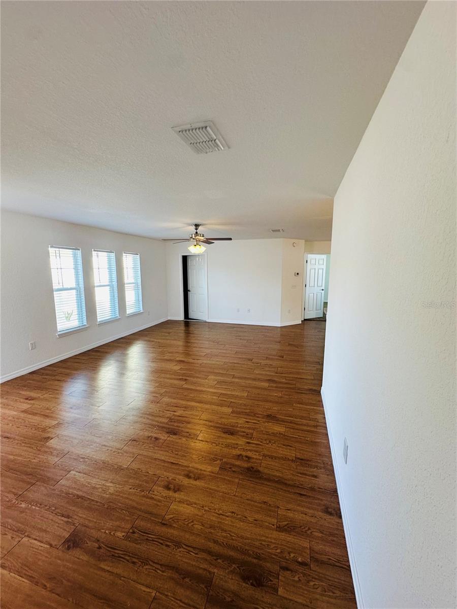 SILVER SPGS SHORES UN 21 - Residential Lease