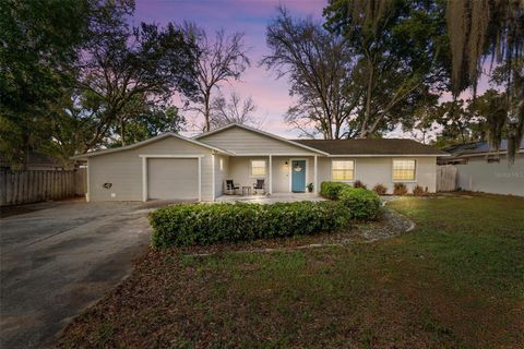 Photo of 106 Portland Street, Eustis, FL 32726 (MLS # G5109726)