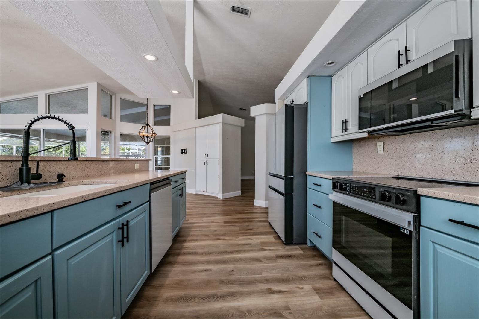 HUNTERS RIDGE - Residential