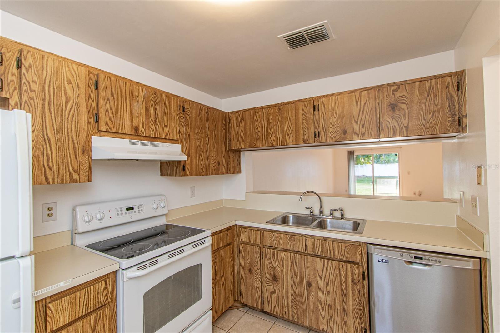 BAY TOWNE WEST - Residential Lease