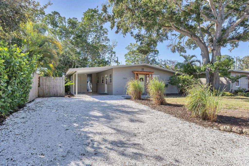 Photo of 2410 Browning Street, Sarasota, FL 34237 (MLS # A4679135)