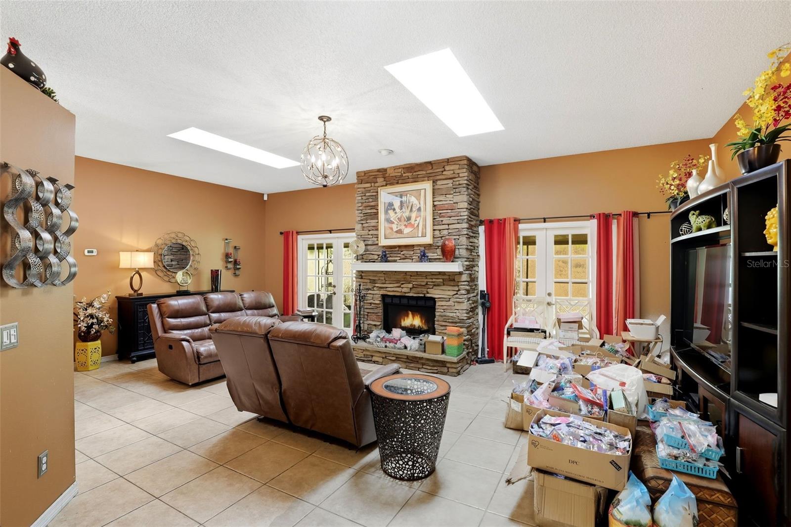 1354 DEER LAKE CIRCLE