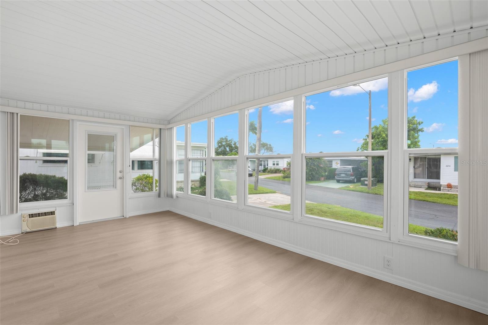 641 MOUNT LANCASTER AVENUE NE 637