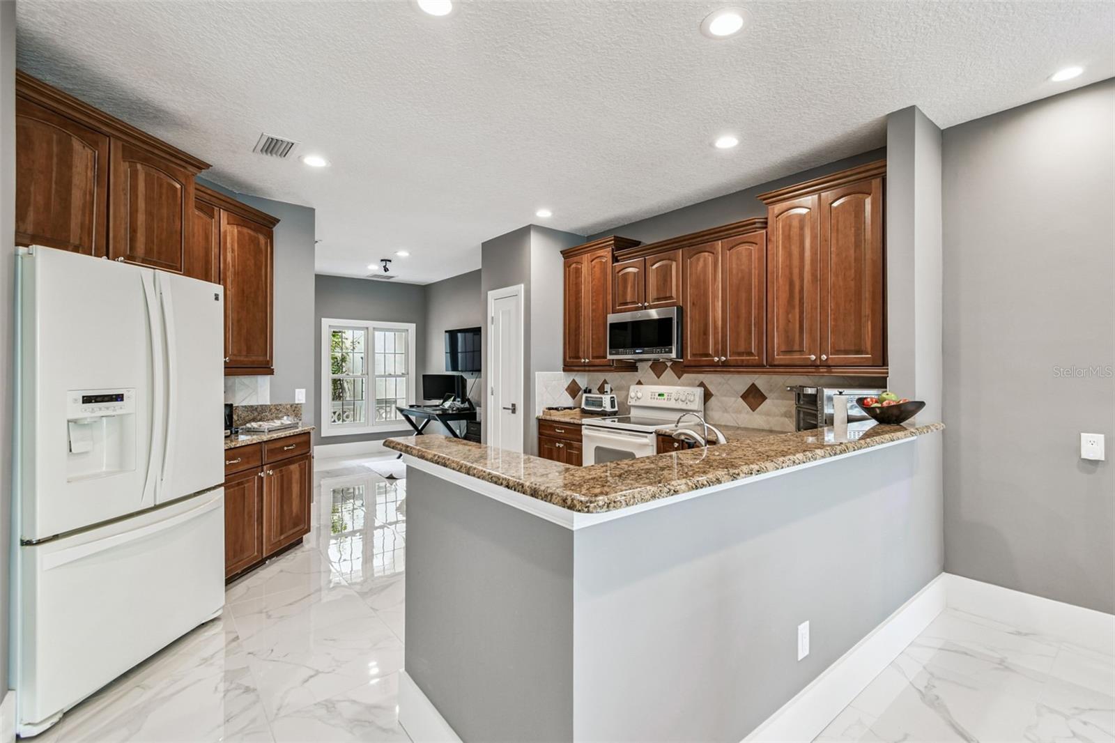 LAKE ELLEN LANDINGS III A CONDO - Residential