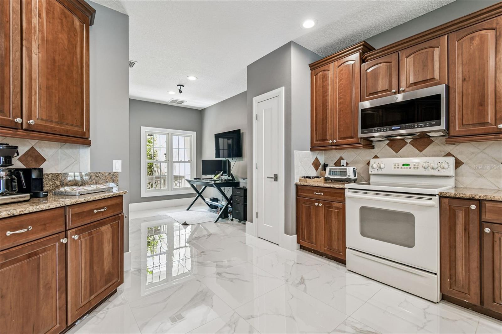 LAKE ELLEN LANDINGS III A CONDO - Residential