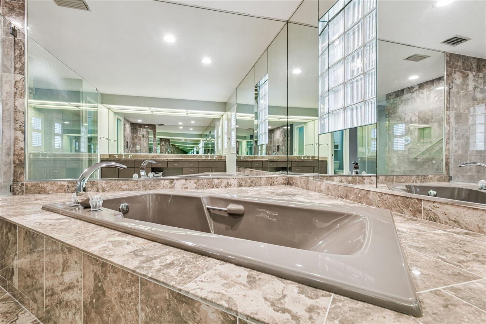 LAKE ELLEN LANDINGS III A CONDO - Residential