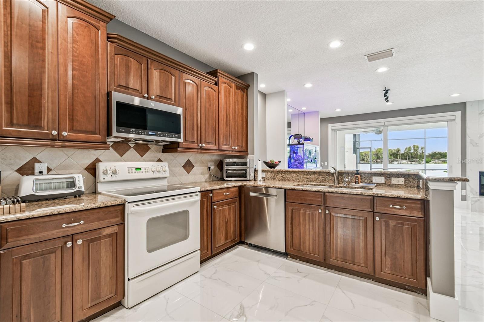 LAKE ELLEN LANDINGS III A CONDO - Residential