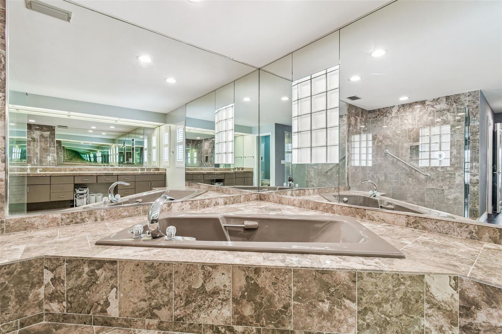 LAKE ELLEN LANDINGS III A CONDO - Residential