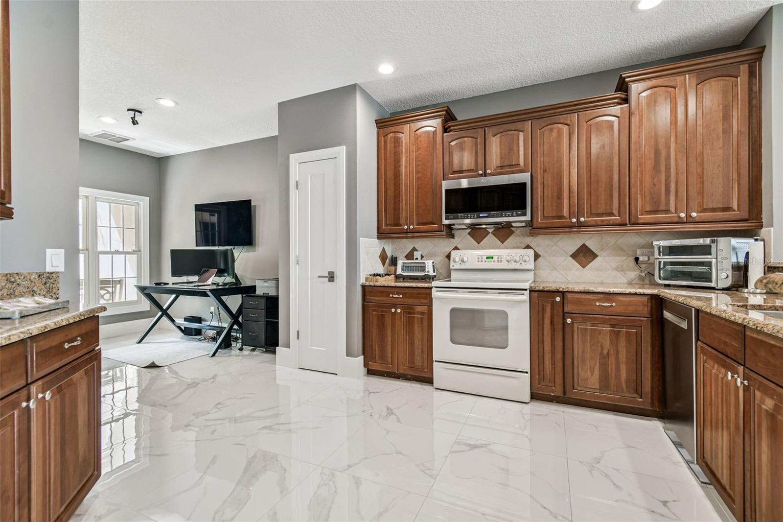 LAKE ELLEN LANDINGS III A CONDO - Residential
