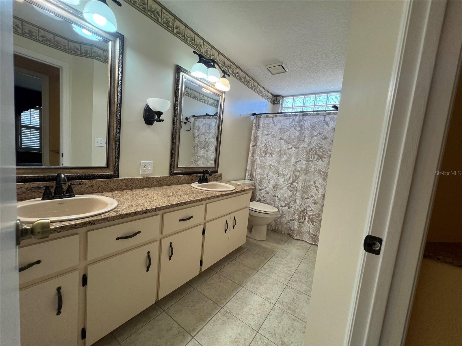 OAK RUN TIMBERGATE TR - Residential Lease