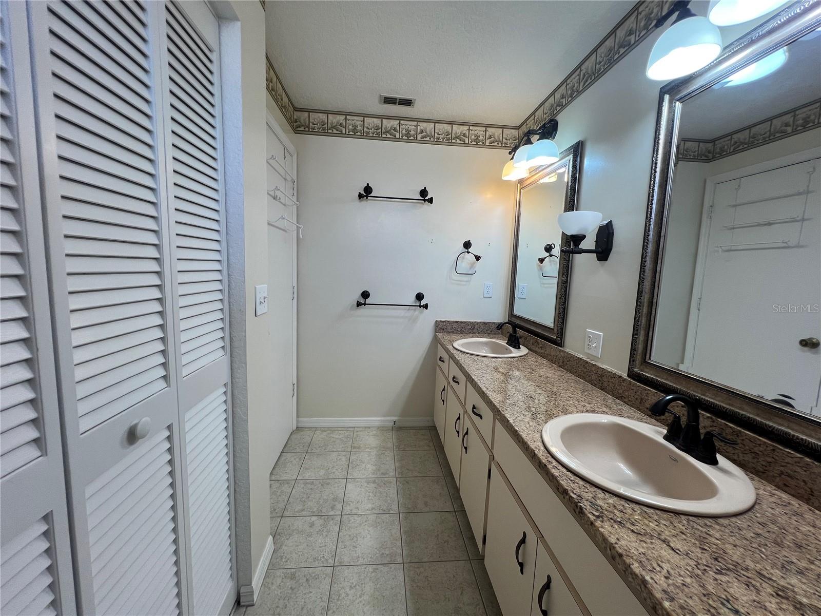 OAK RUN TIMBERGATE TR - Residential Lease