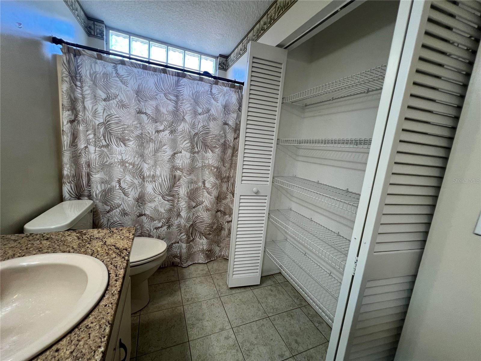 OAK RUN TIMBERGATE TR - Residential Lease