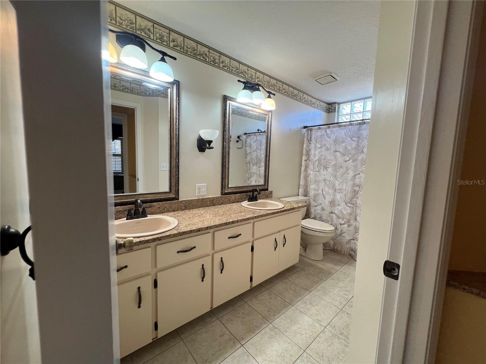 OAK RUN TIMBERGATE TR - Residential Lease