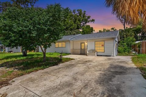 Photo of 7211 Lynnwood Avenue N, St Petersburg, FL 33710 (MLS # TB8511391)