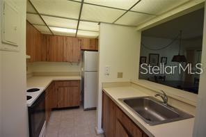 LAKESIDE CONDO APTS - Residential Lease