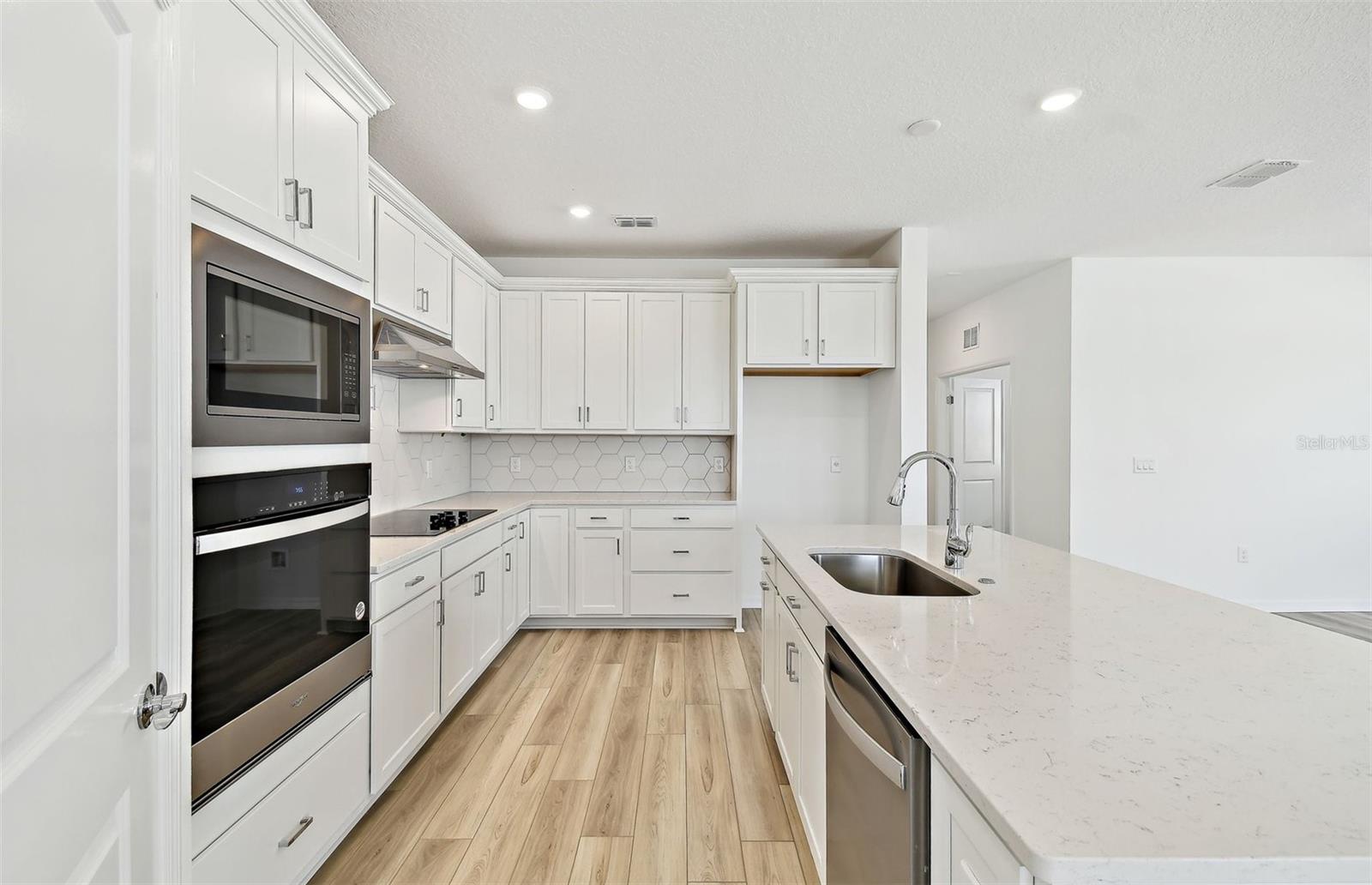 1254 LAKERIDGE WAY