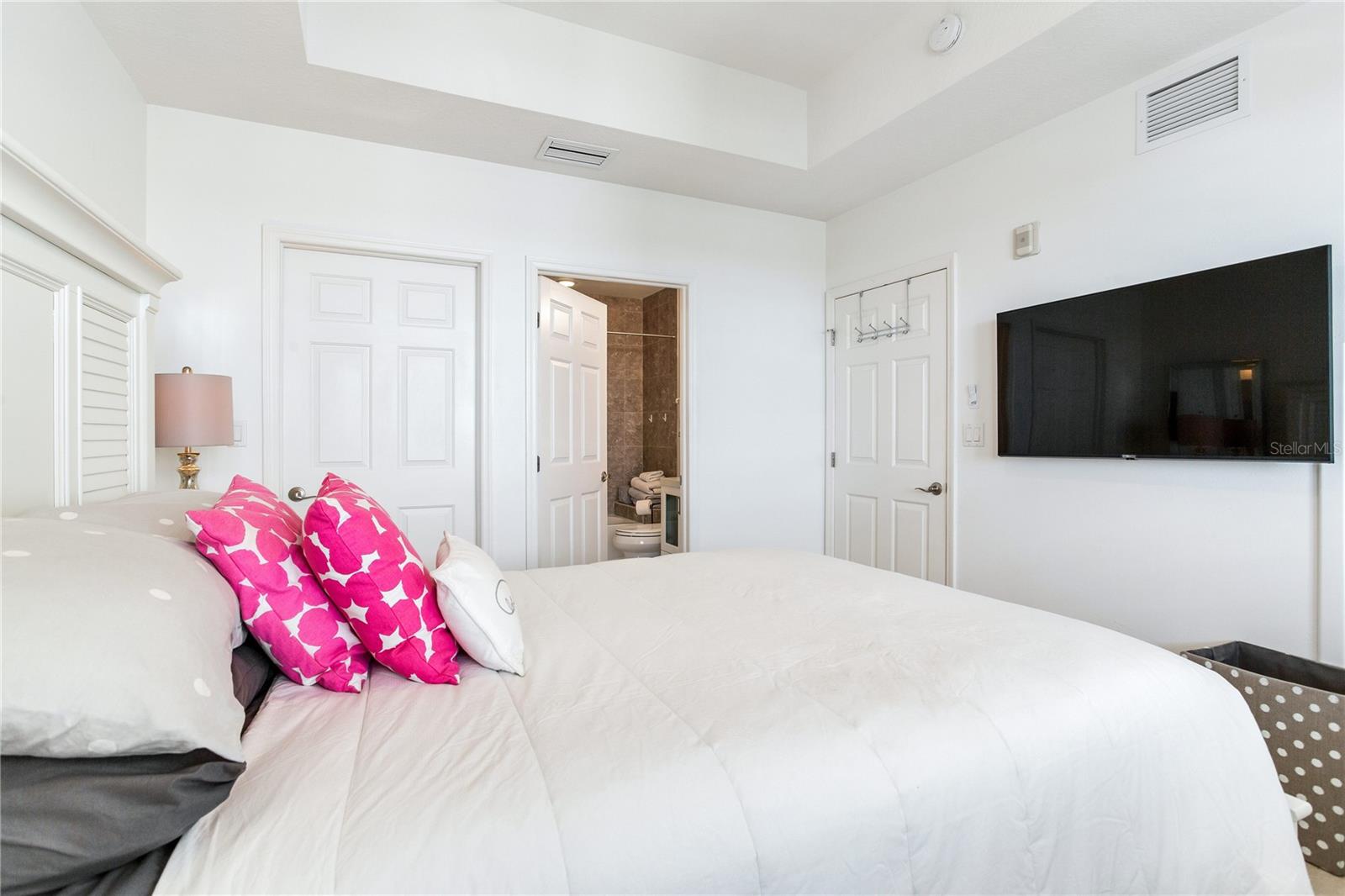 LAS FLORES CONDO - Residential