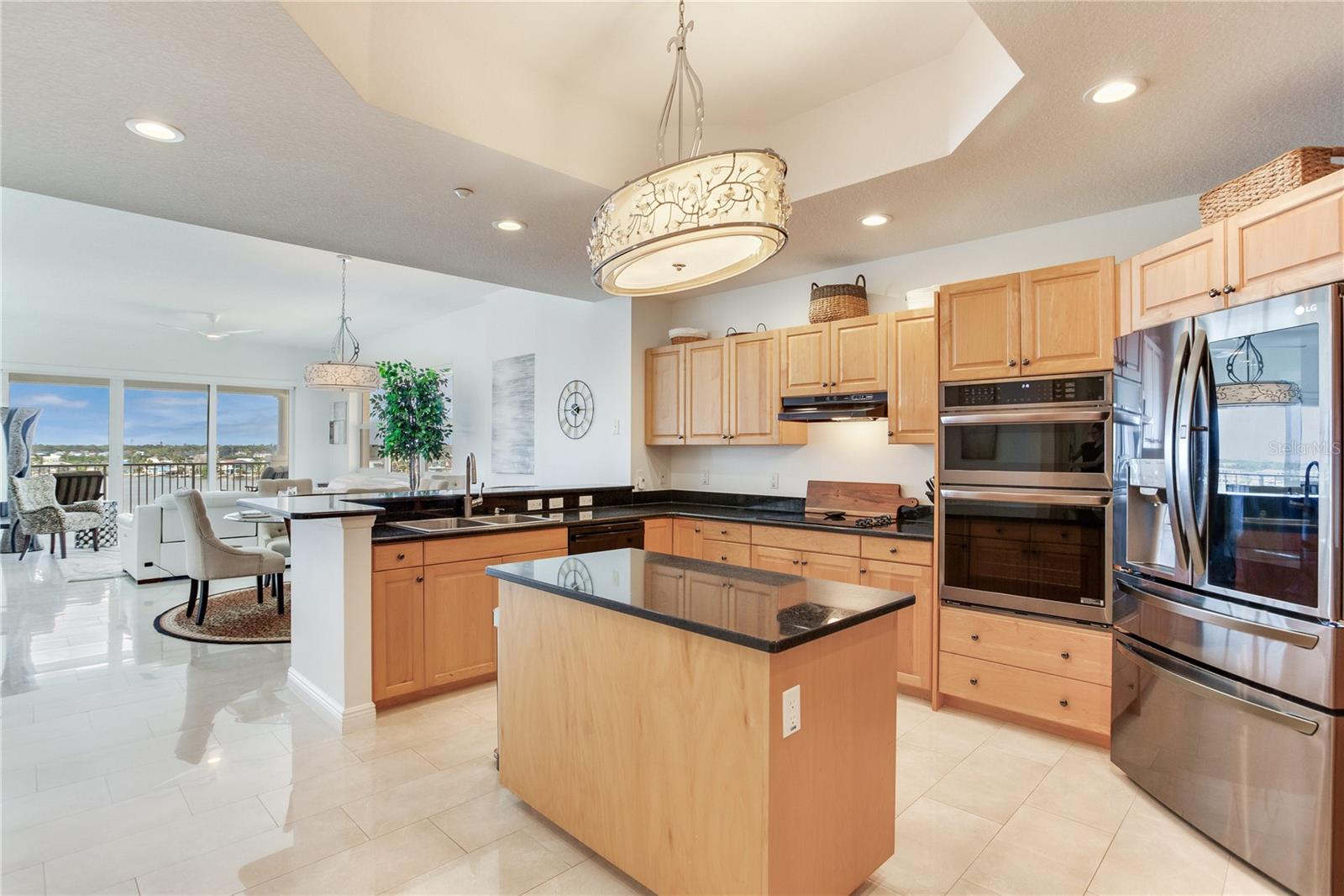 LAS FLORES CONDO - Residential