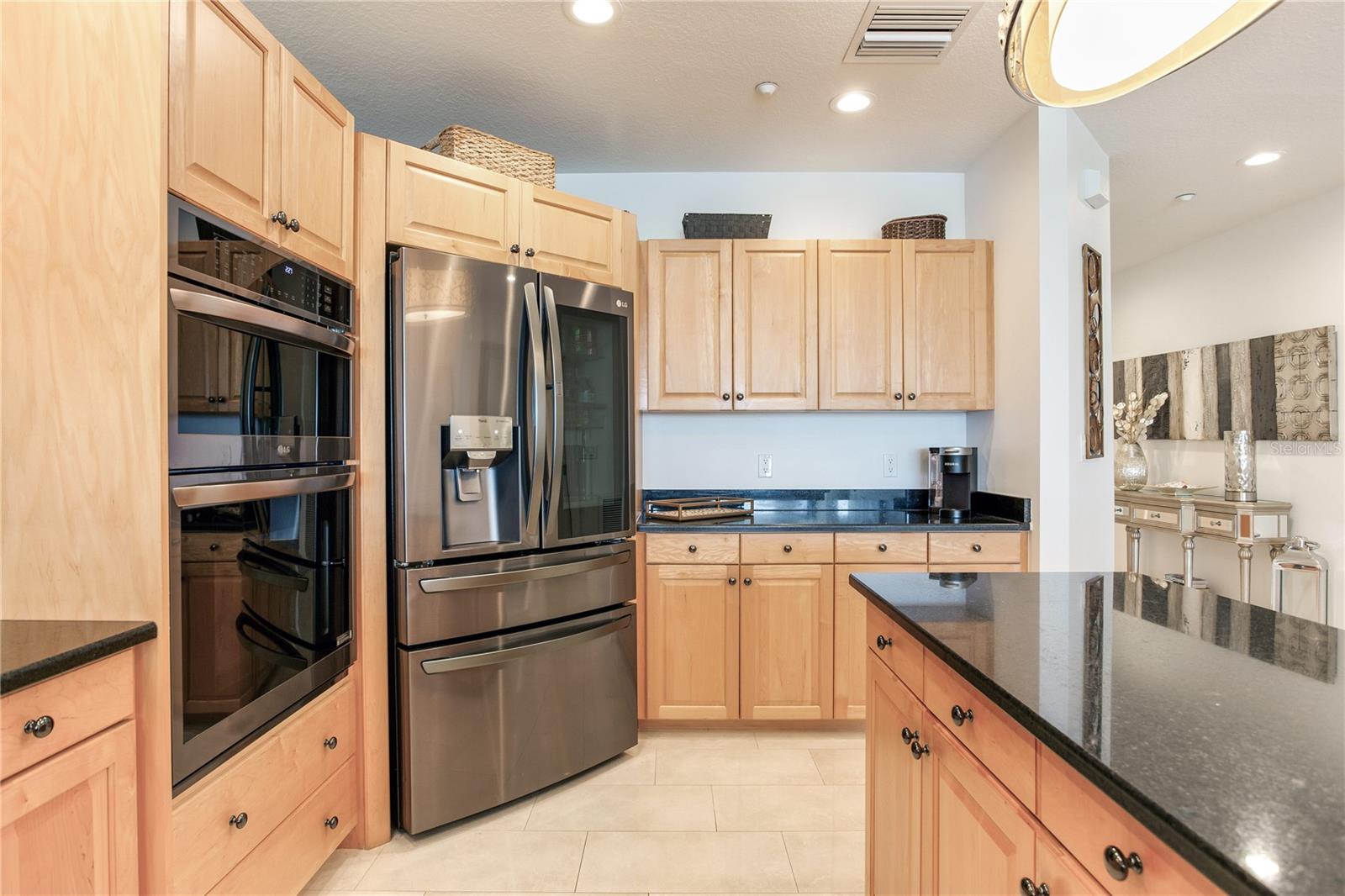 LAS FLORES CONDO - Residential