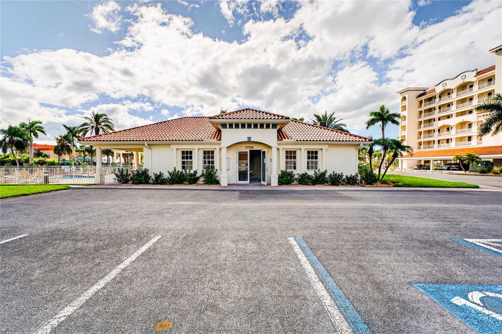 LAS FLORES CONDO - Residential