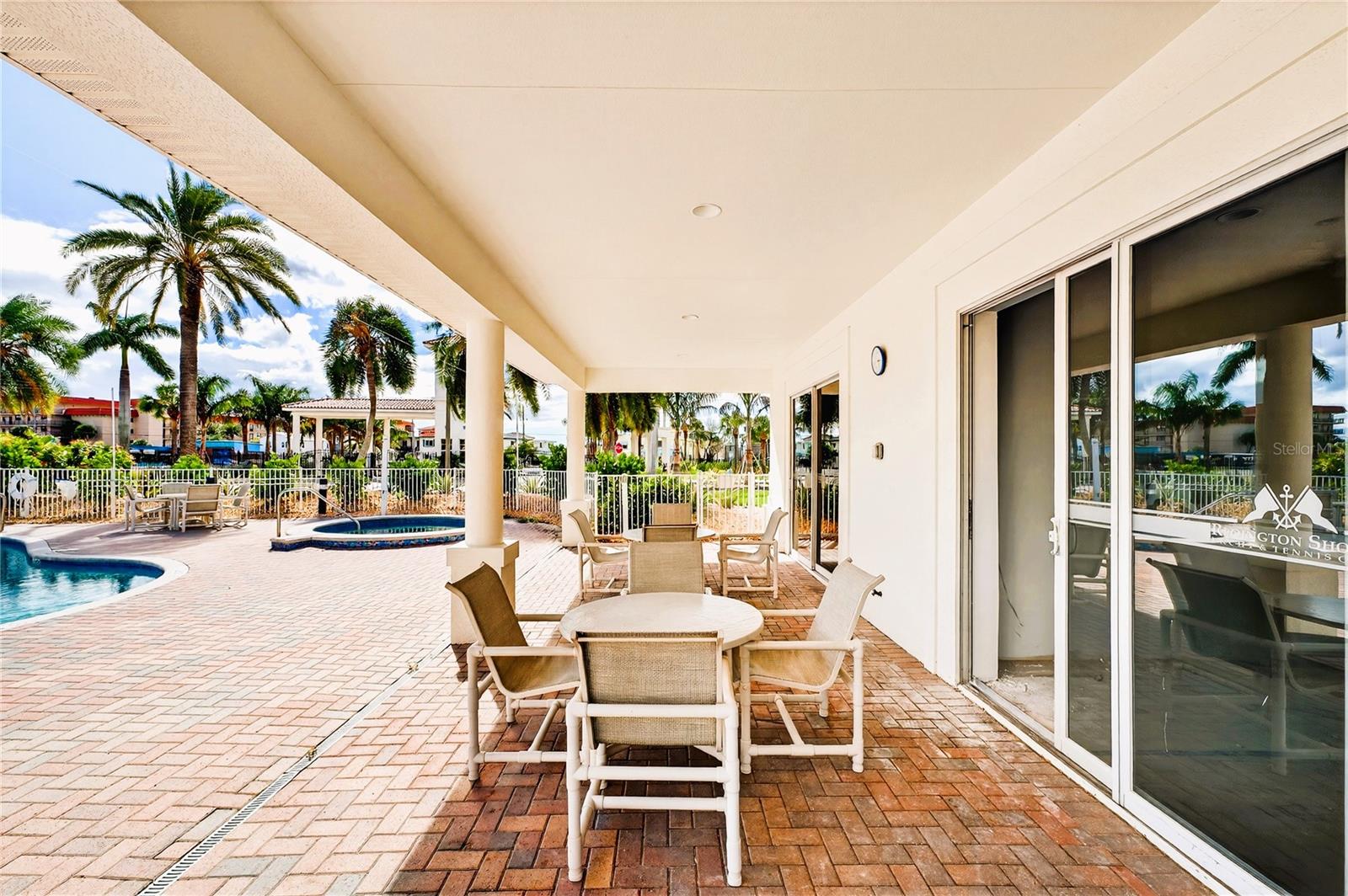 LAS FLORES CONDO - Residential