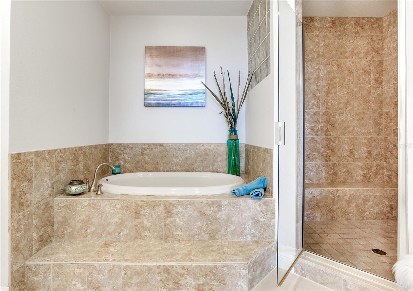 LAS FLORES CONDO - Residential