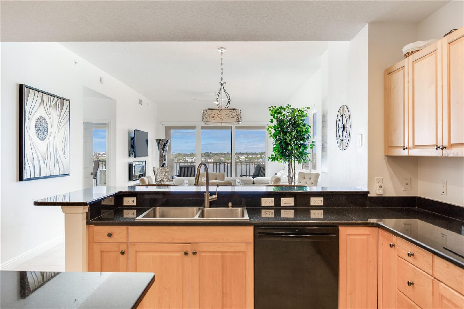 LAS FLORES CONDO - Residential