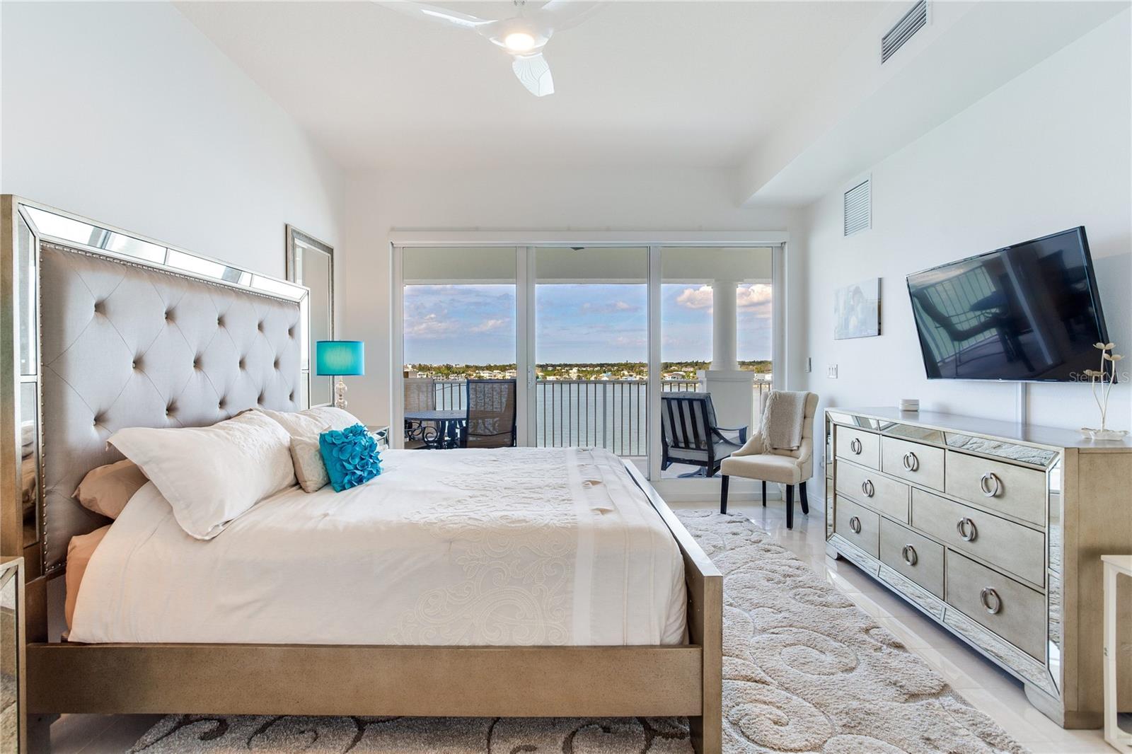 LAS FLORES CONDO - Residential