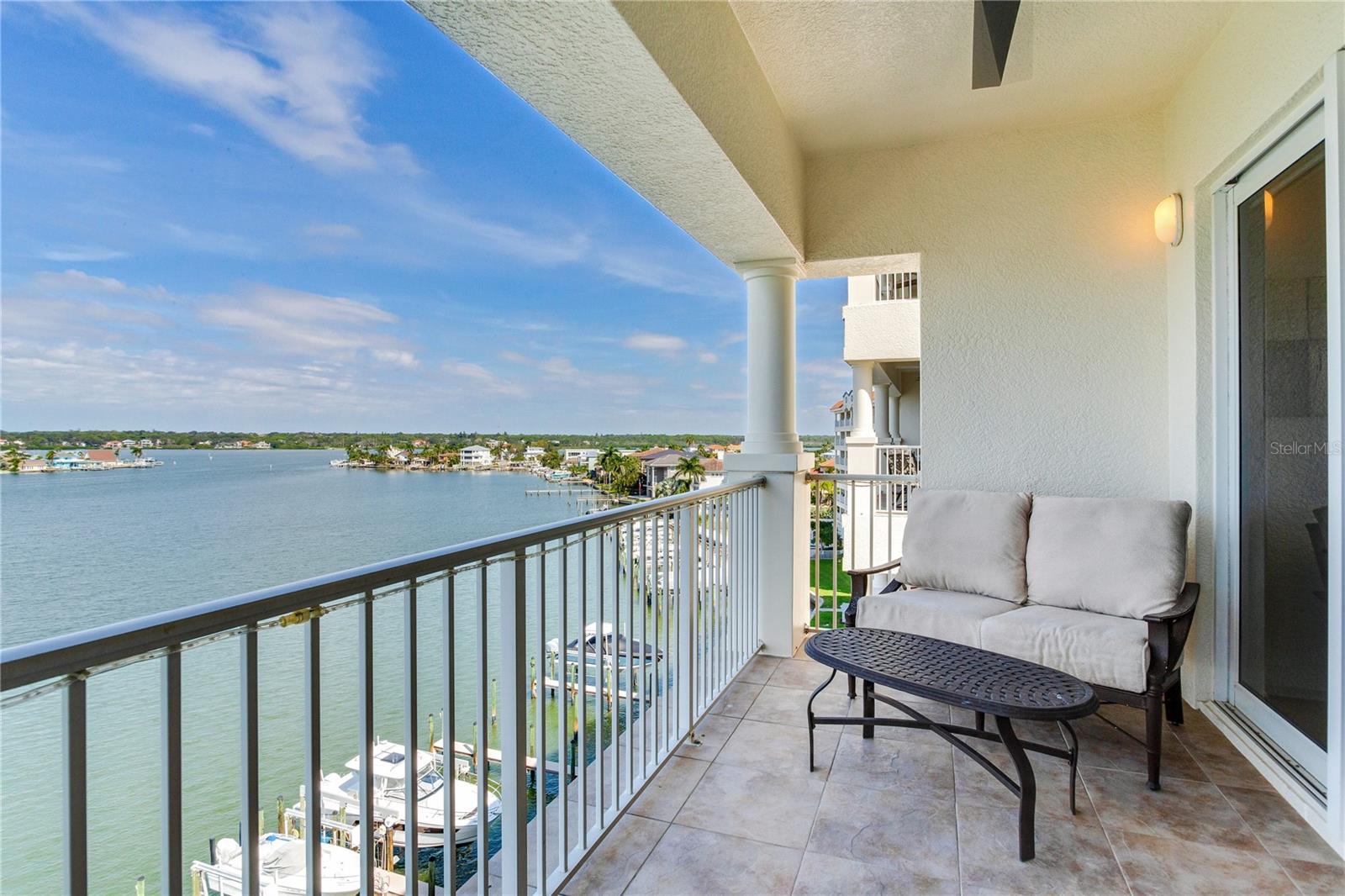 LAS FLORES CONDO - Residential