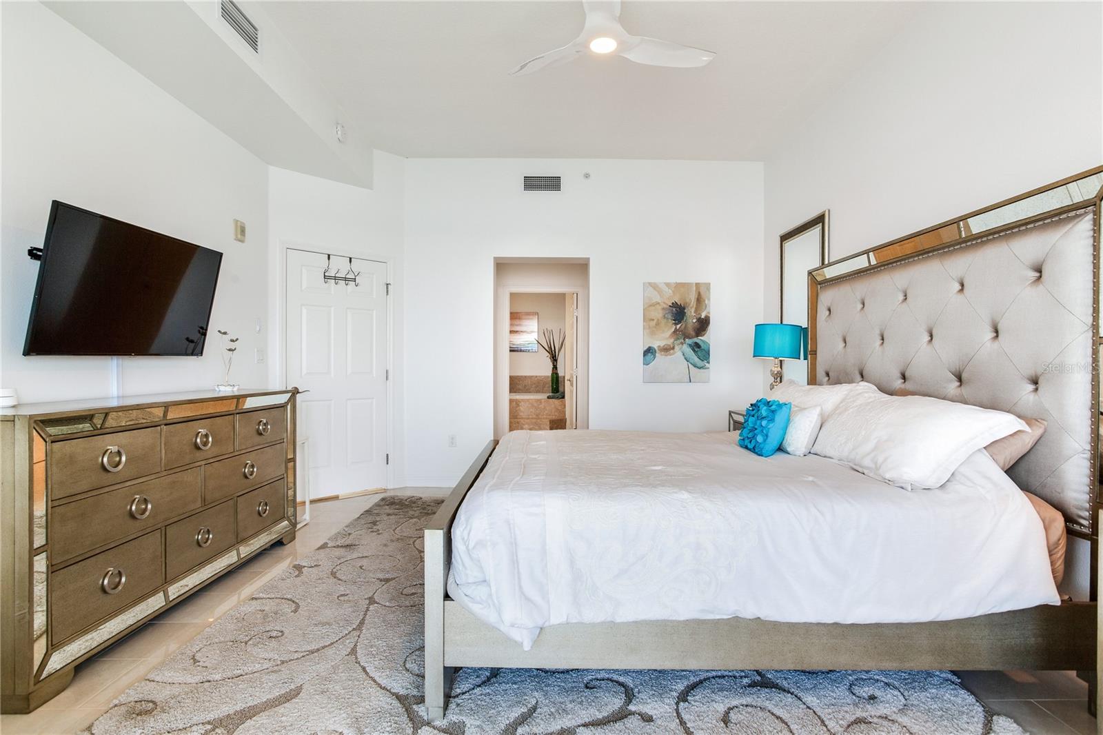 LAS FLORES CONDO - Residential