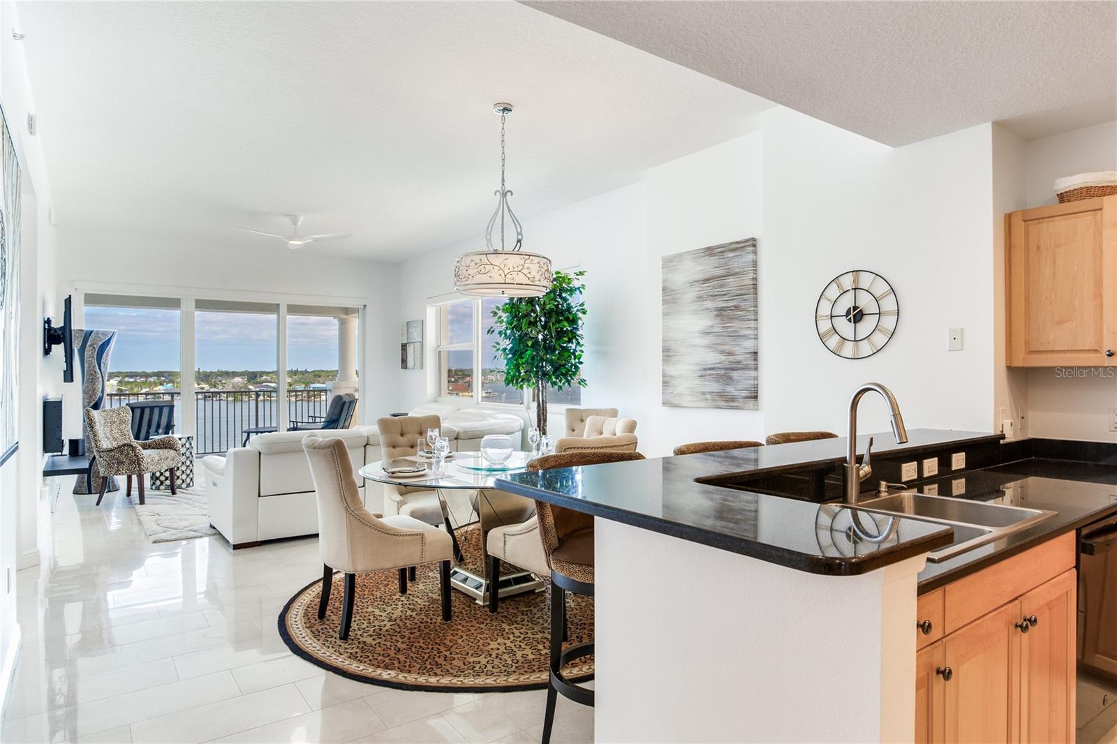 LAS FLORES CONDO - Residential