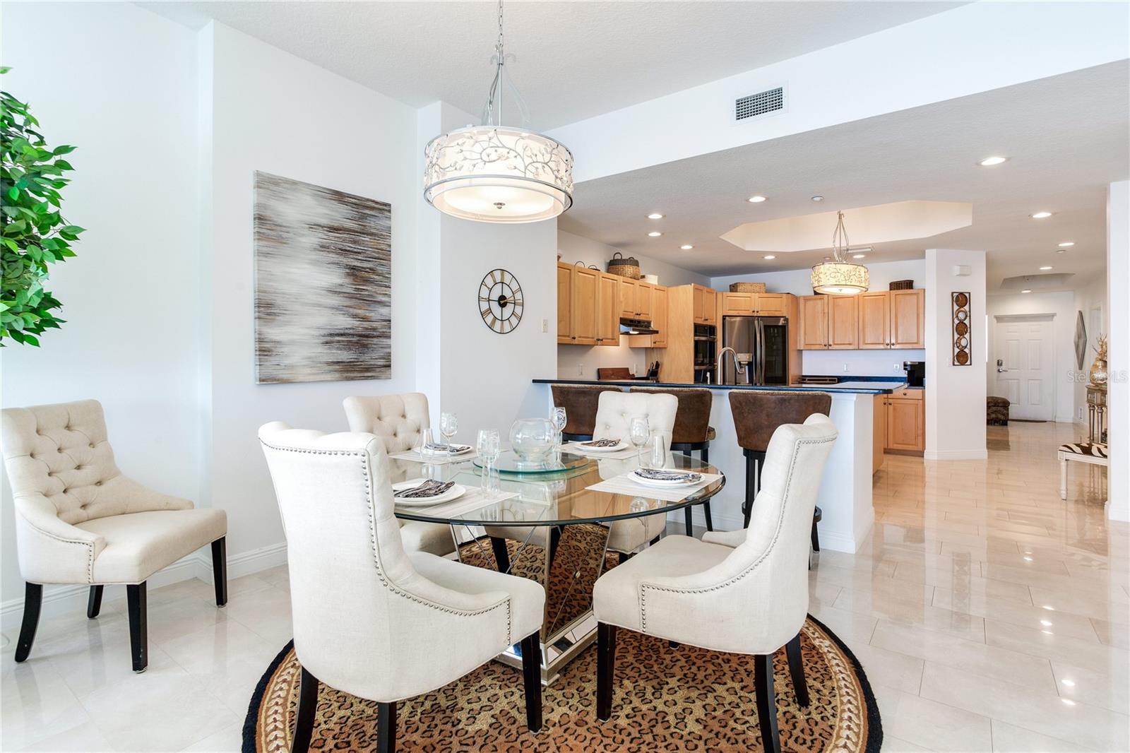 LAS FLORES CONDO - Residential