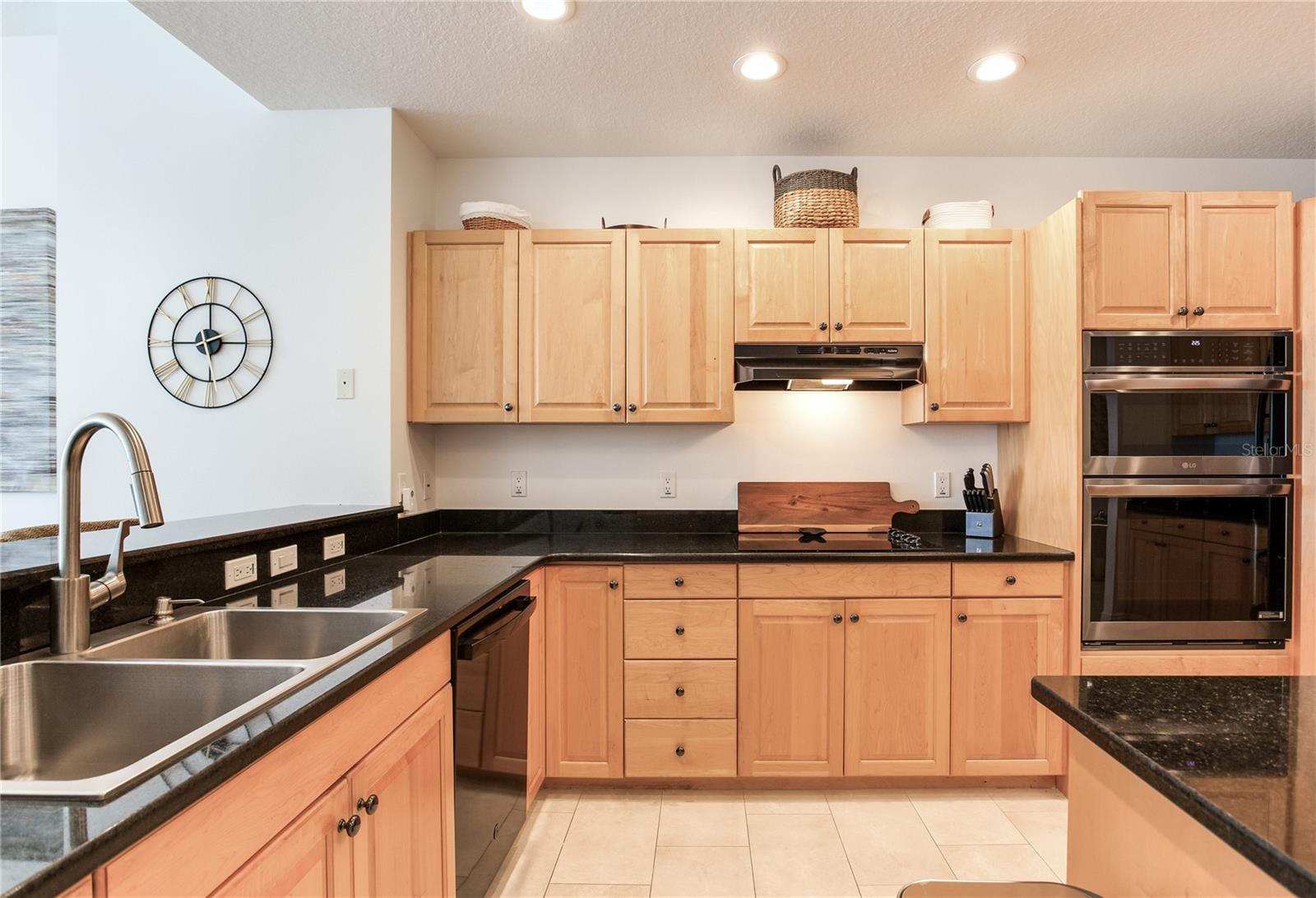 LAS FLORES CONDO - Residential