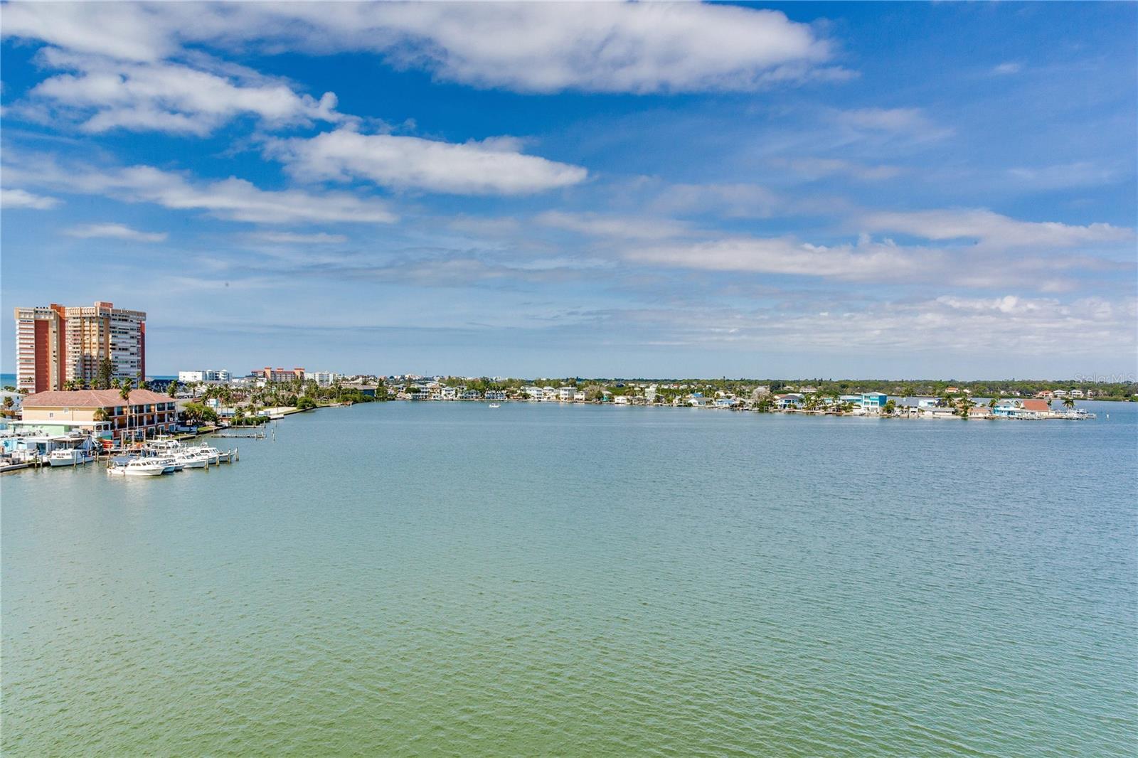 LAS FLORES CONDO - Residential