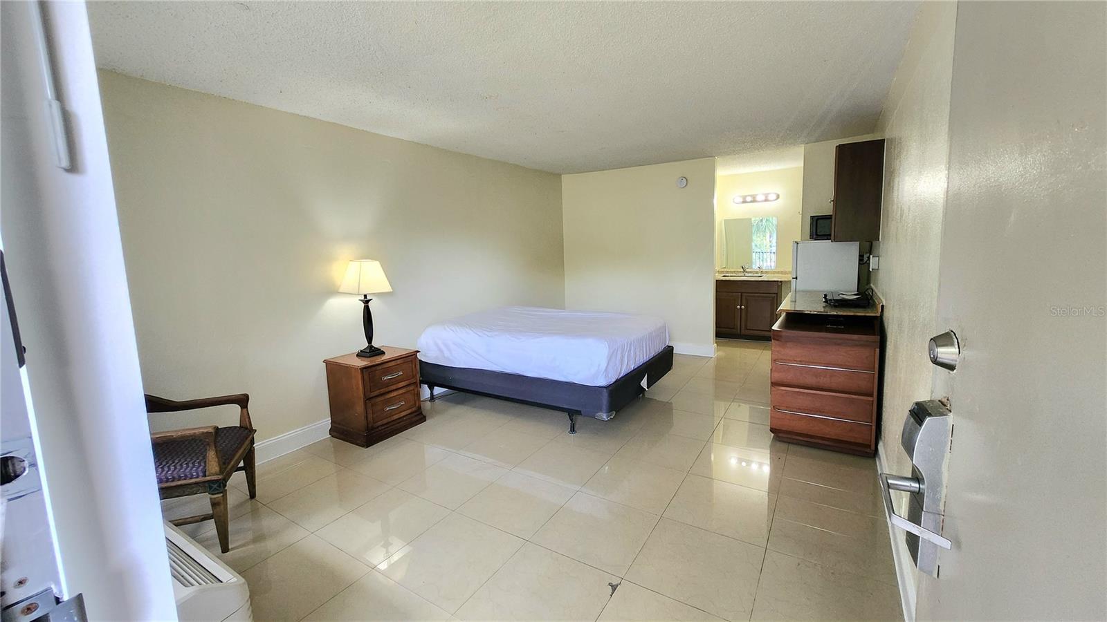 SANDLAKE COURTYARDS CONDO 5901/3515 - Residential