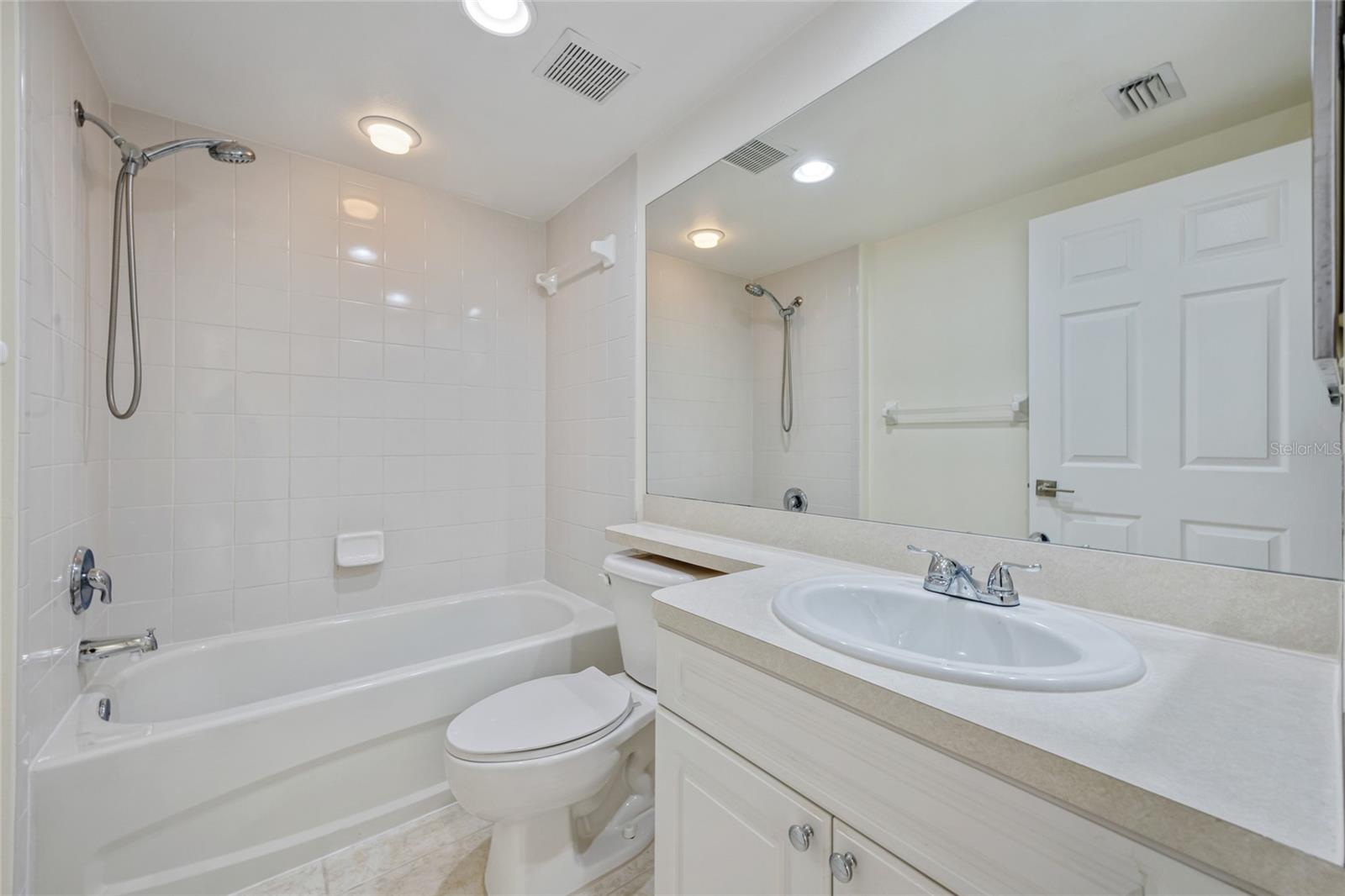 COUNTRY CLUB CONDO AT EAST BAY - Residential Lease