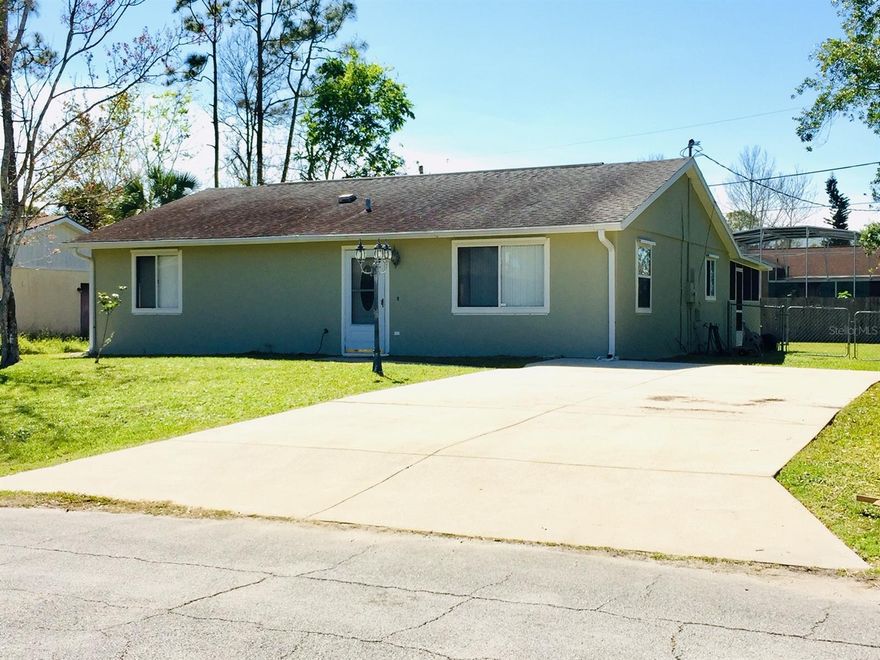 THIS ONE IS WORTH THE LOOK! FRESH NEW EXTERIOR PAINT. CLOSE TO EVERYTHING! PLUMBING AND ELECTRICAL UPDATED. THIS LOVEY 3 BED/2 BATH HOME HAS A VERY LARGE KITCHEN WITH A PANTRY THAT IS OPEN TO THE LIVING ROOM. TWO OF THE BEDROOMS HAVE WALK-IN CLOSETS. GUEST BATH ALREADY UPDATED WITH BEAUTIFUL TILE AND VANITY. BEAUTIFUL WOOD LAMINATED FLOORING THROUGHOUT WITH UPGRADED 5.5" WHITE BASEBOARDS. INSIDE LAUNDRY CLOSET. THE SPACIOUS ENCLOSED PATIO HAS PLENTY OF ROOM TO ENTERTAIN. LARGE BACKYARD WITH PLENTY OF ROOM FOR A POOL. FENCED YARD WITH DOUBLE GATE ON ONE SIDE. THIS HOME HAS ROOM FOR ALL YOUR TOYS WITH A DOUBLE SIZE DRIVEWAY AND ROOM FOR BOAT AND RV.

Facts thought to be reliable but not guaranteed to be accurate; you are advised to verify facts that are important to you. ;Water: City