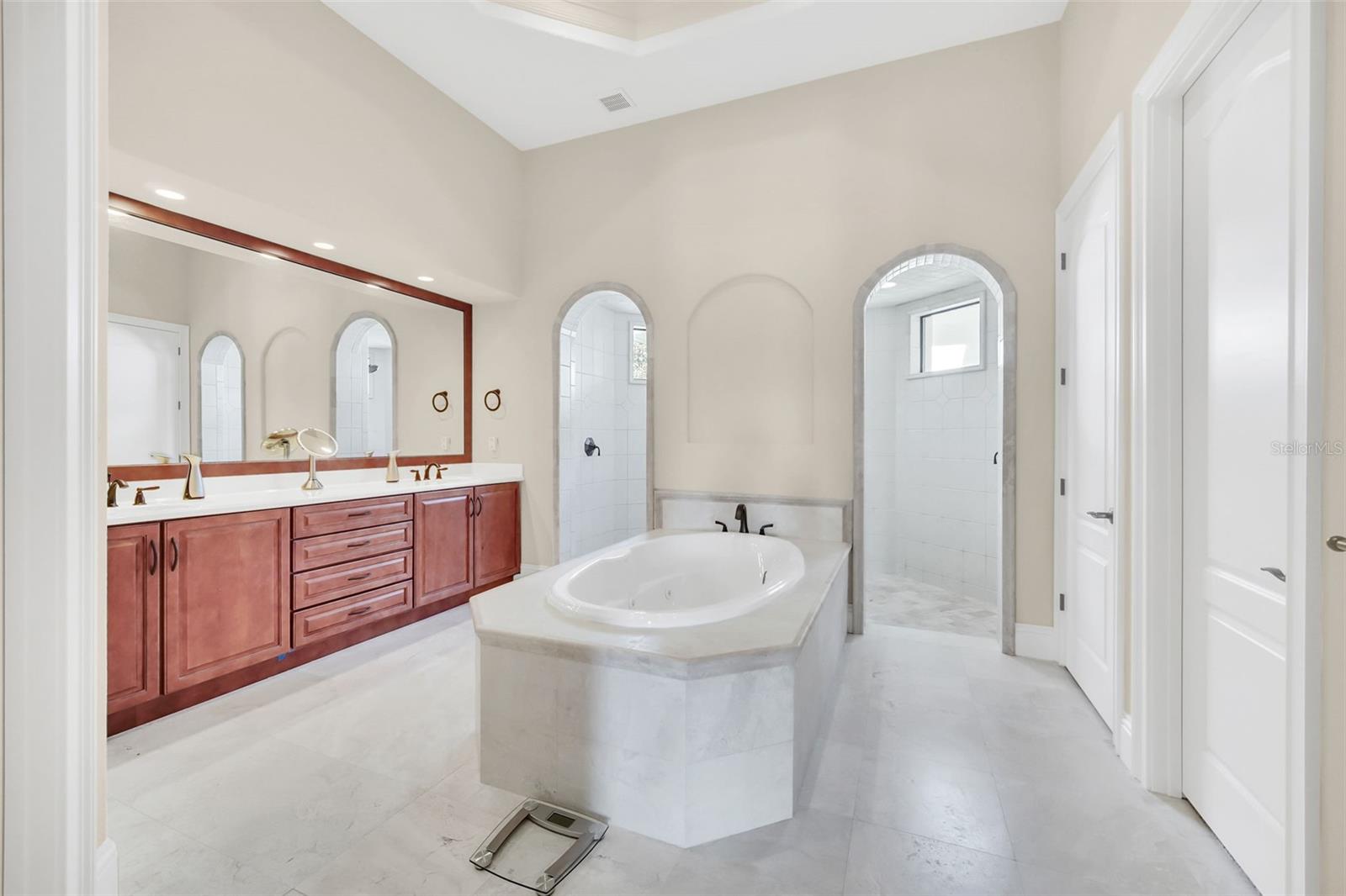 KEENES POINTE - Residential