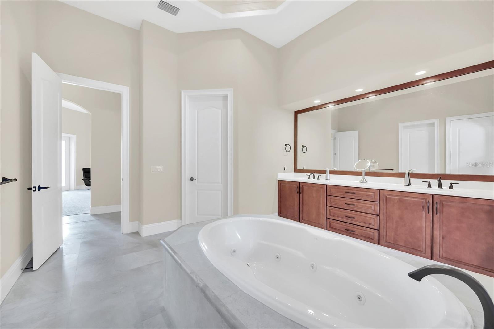 KEENES POINTE - Residential