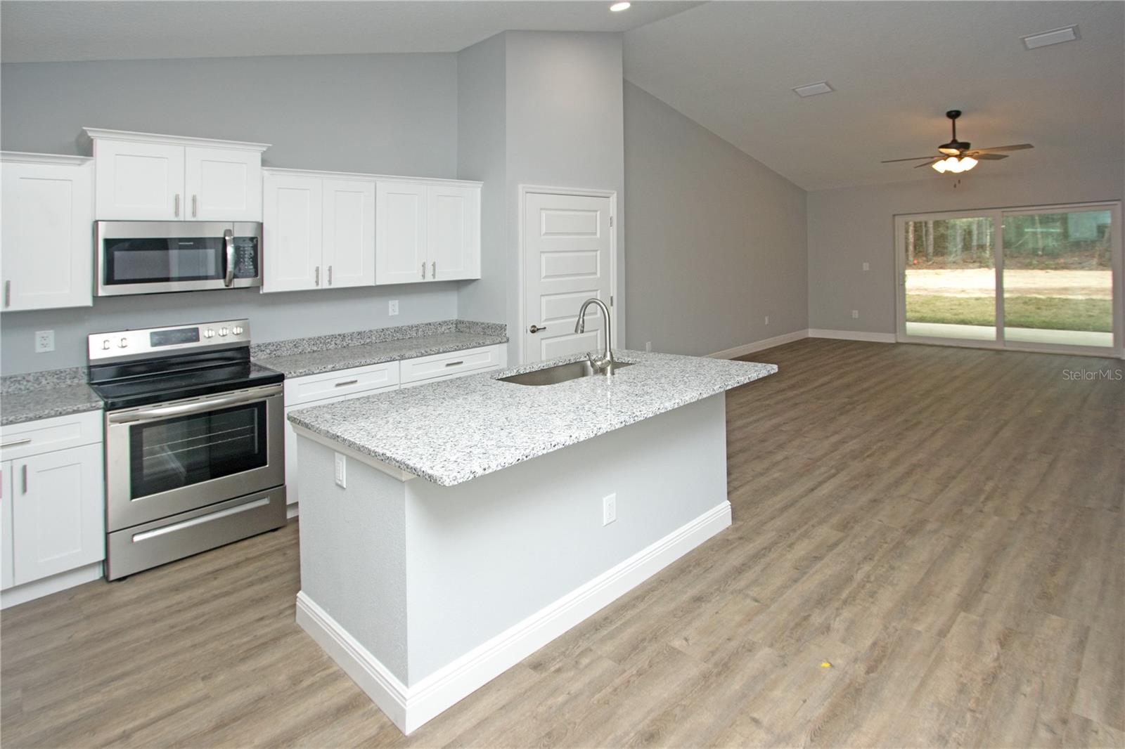 9342 N PEACHTREE WAY