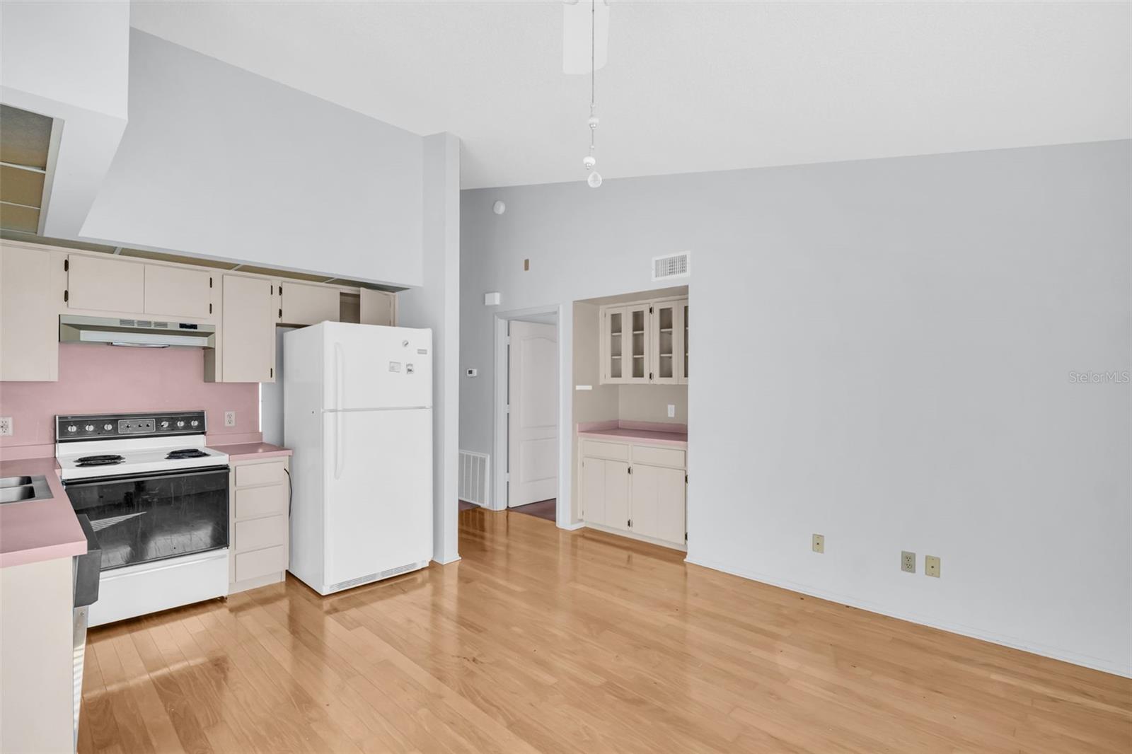 ON TOP OF THE WORLD - Residential