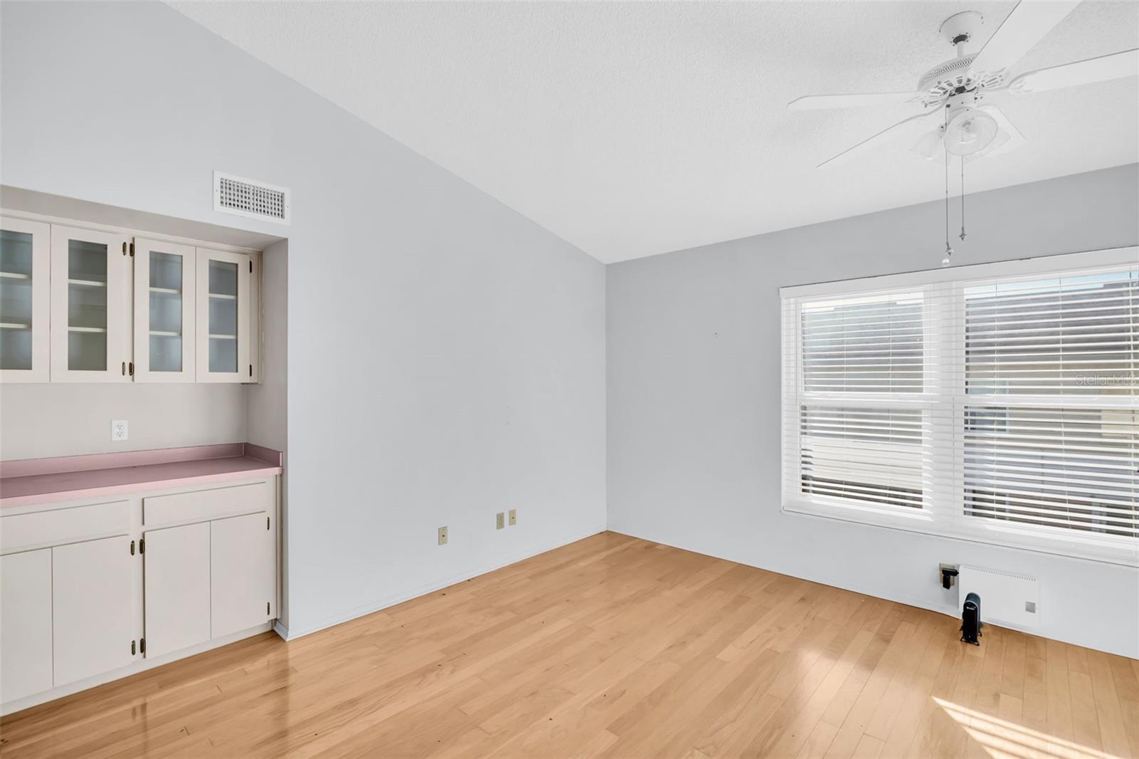 ON TOP OF THE WORLD - Residential