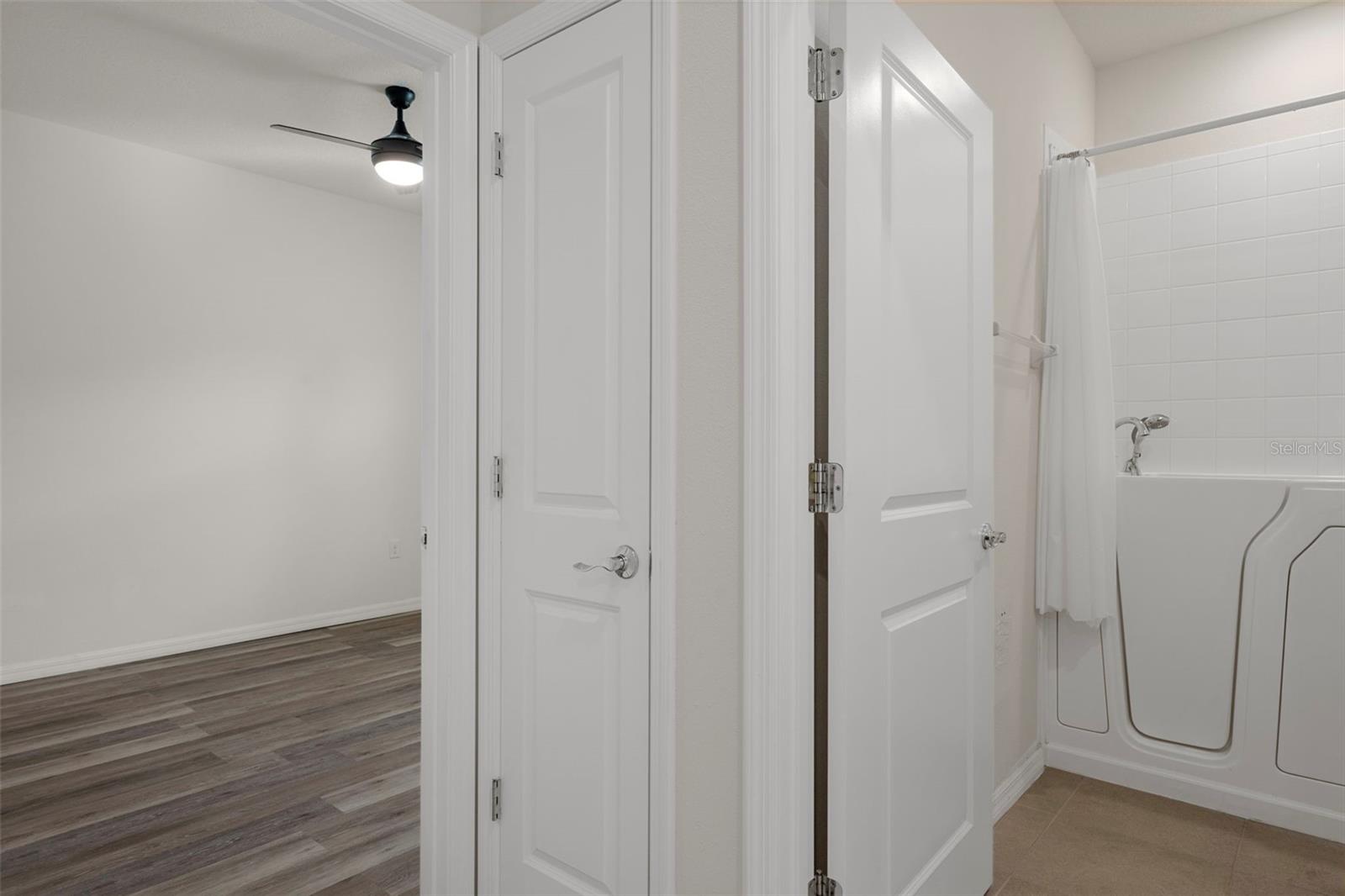 LAKE JOVITA GOLF & COUNTRY CLU - Residential
