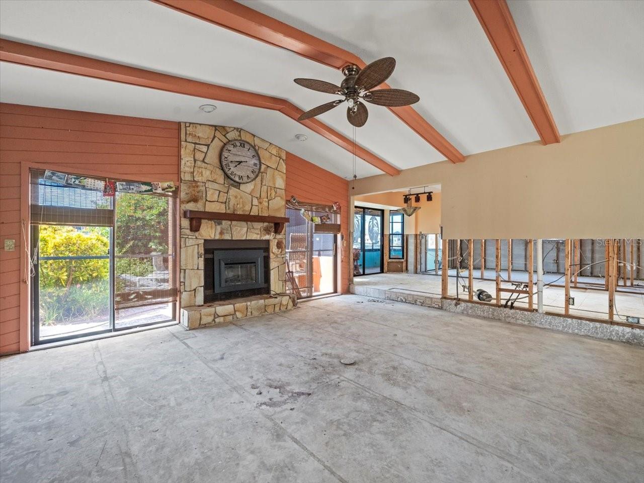 HERNANDO BEACH - Residential