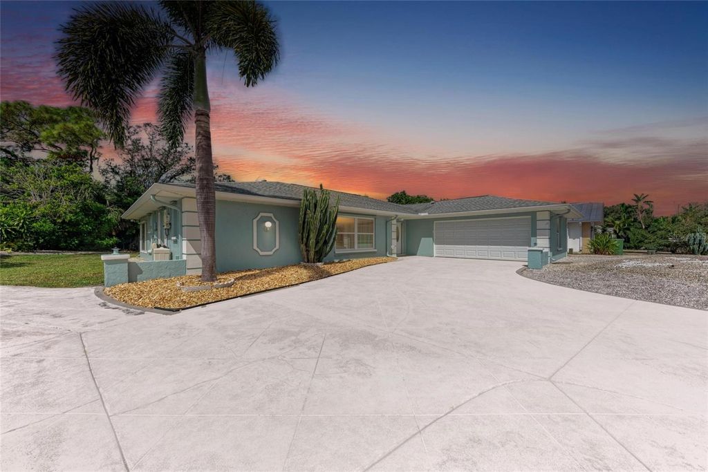 Photo of 2808 68th Street Circle W, Bradenton, FL 34209 (MLS # A4662840)