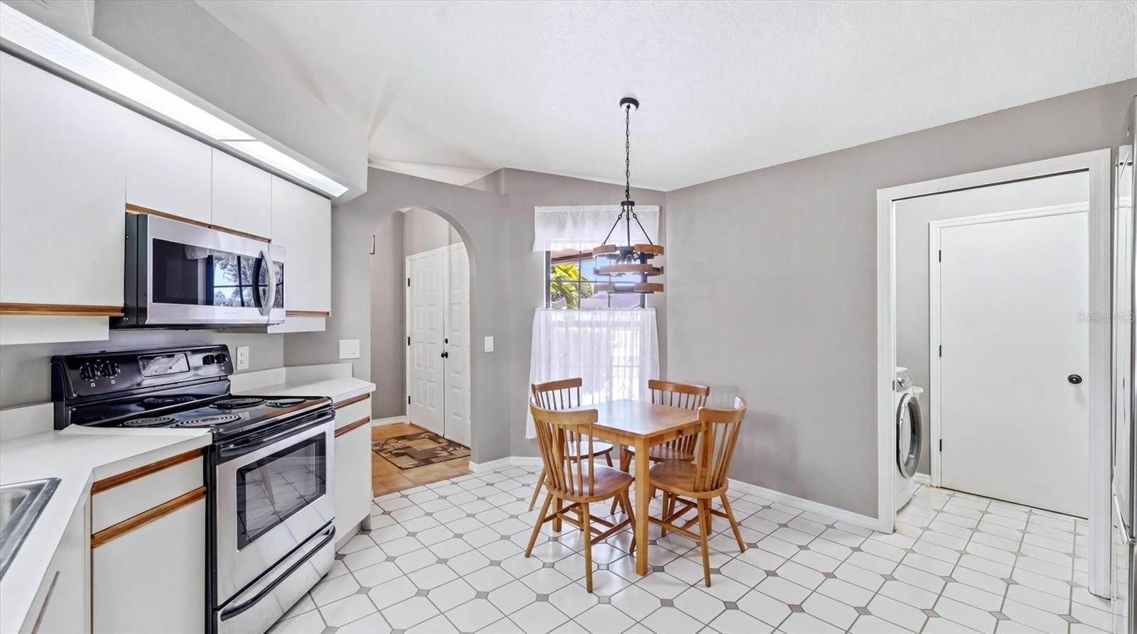 COLONIAL OAKS - Residential