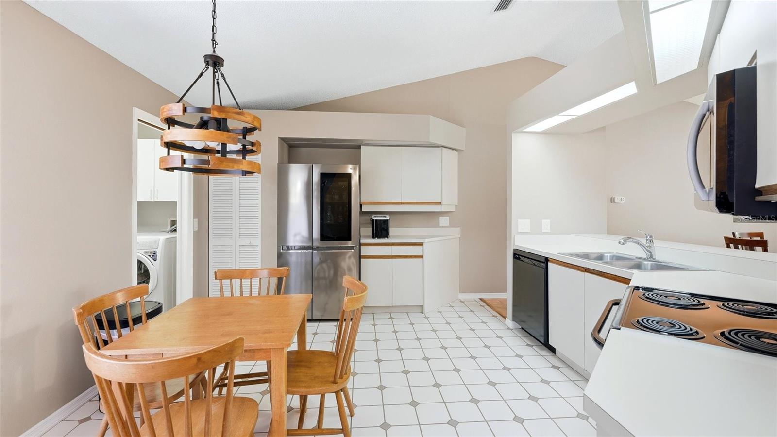 COLONIAL OAKS - Residential