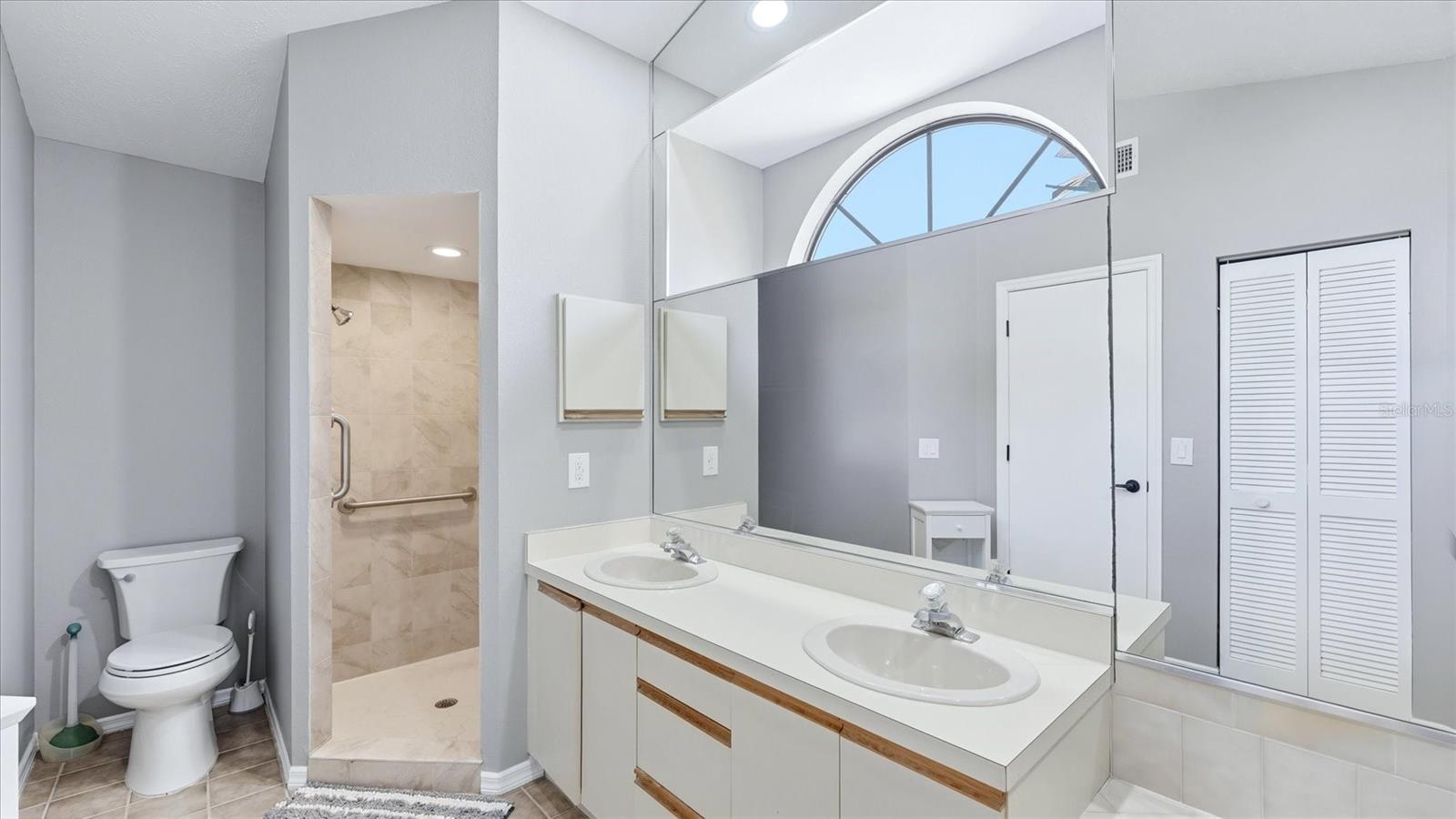 COLONIAL OAKS - Residential
