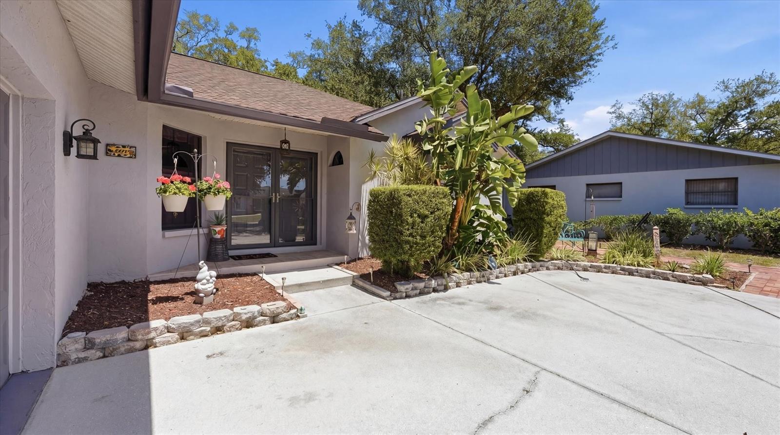 COLONIAL OAKS - Residential